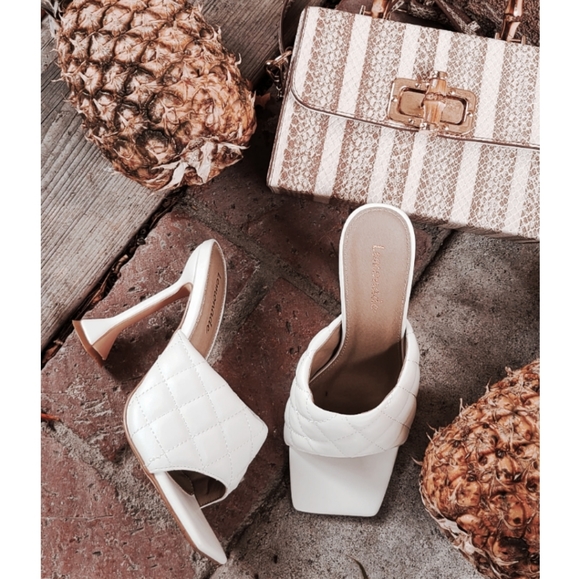🆕️//The kyra// white quilted Mule/heel - Picture 3 of 6